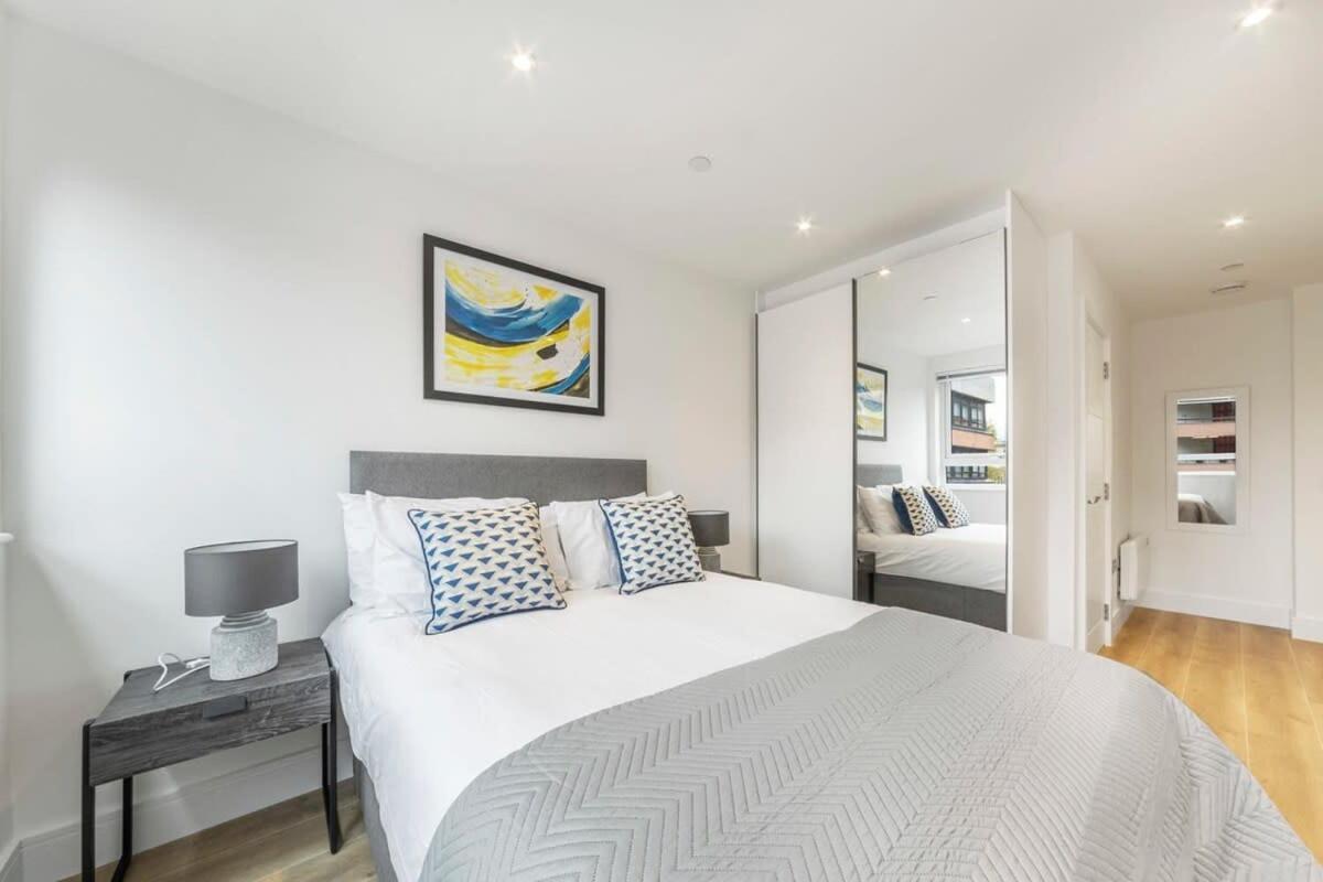 Spacious And Bright Studio In East Grinstead Eksteriør bilde